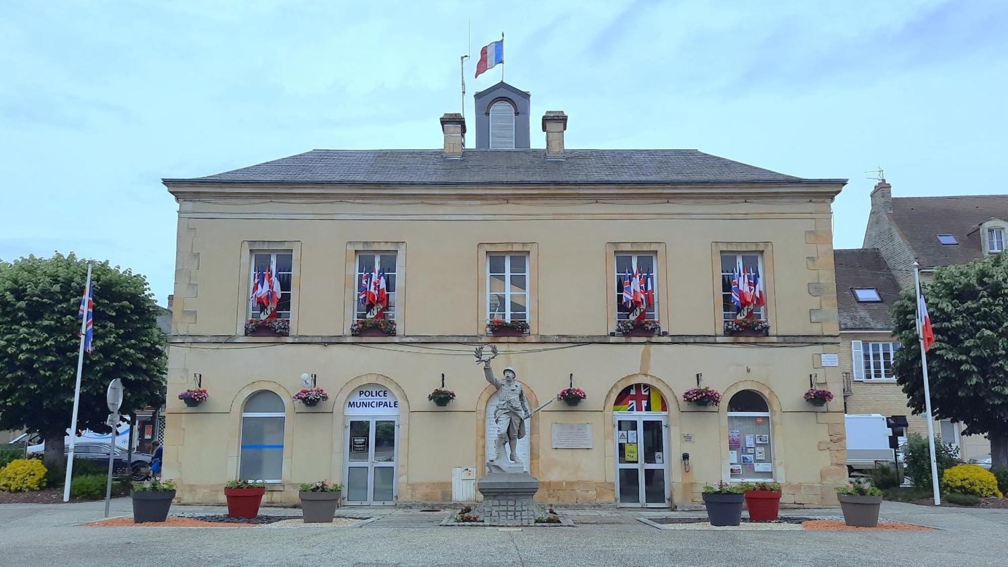 La Maison Du Pays D'Auge Troarn Luaran gambar